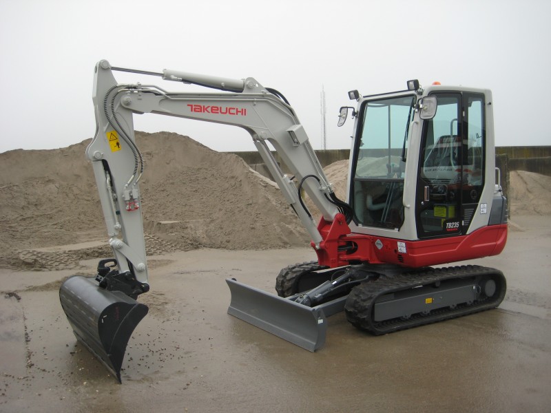 Аренда мини-экскаватора Takeuchi TB 235